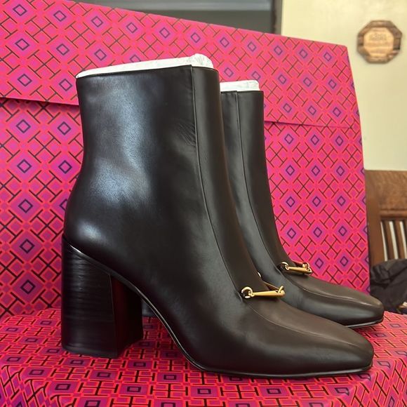 Tory Burch ankle bootie in perfect black - Picture 2 of 12